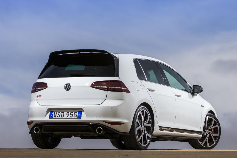  Volkswagen Golf GTi 40 Years Edition 2016 года  (фото 6 из 21)